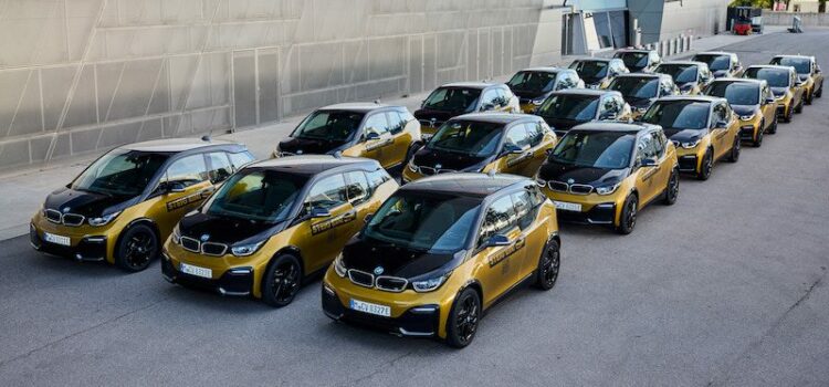 bnw-i3s-abholung-welt-muenchen 20 BMW i3 in Formation