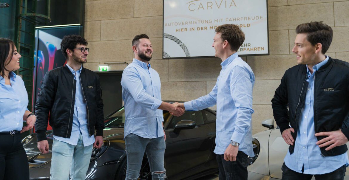 Handschlag von Mitarbeitern