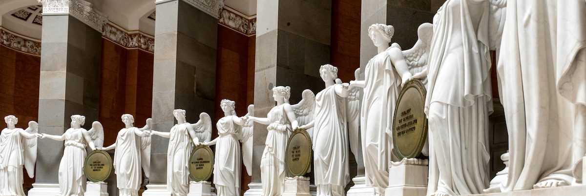 Autovermietung Ingolstadt. Statuen in der Befreiungshalle bei Kelheim.